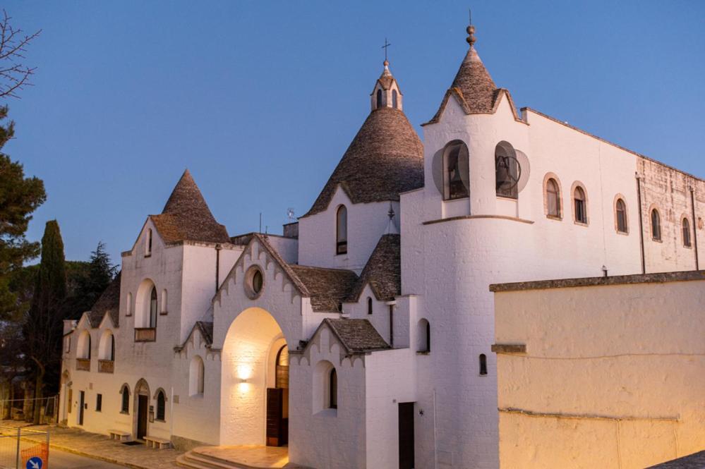 Dea Luxury Casa Vacanze- Zona Chiesa A Trullo - Альберобелло Экстерьер фото