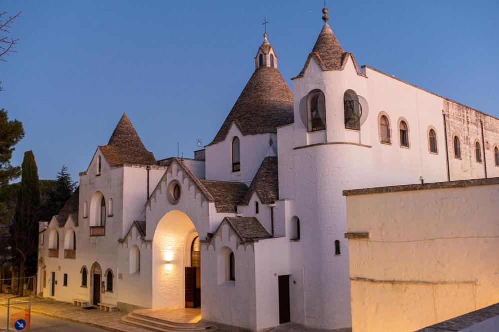 Dea Luxury Casa Vacanze- Zona Chiesa A Trullo - Альберобелло Экстерьер фото