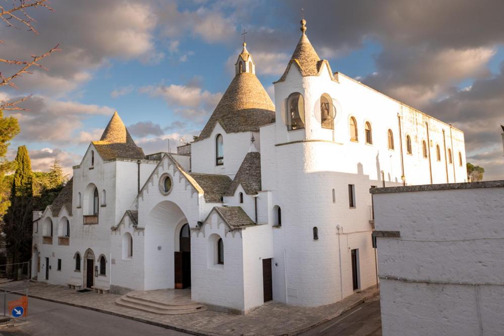 Dea Luxury Casa Vacanze- Zona Chiesa A Trullo - Альберобелло Экстерьер фото